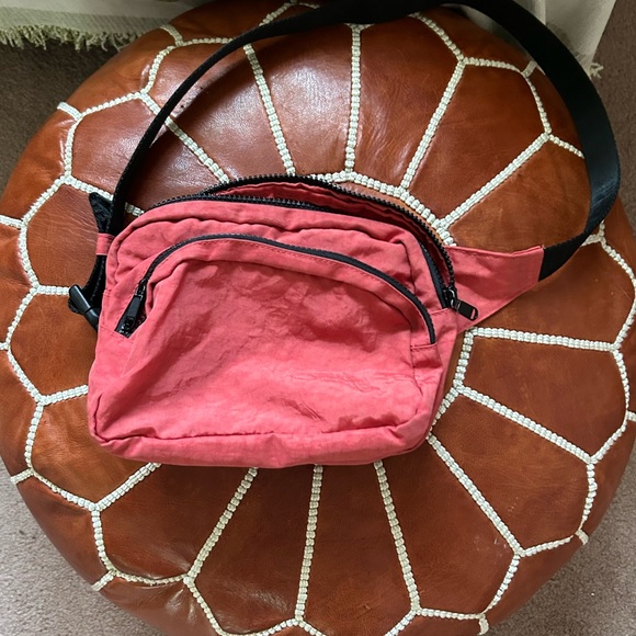 BAGGU ☁️ | Baked Apple Fanny Pack (OG release) - Picture 3 of 10